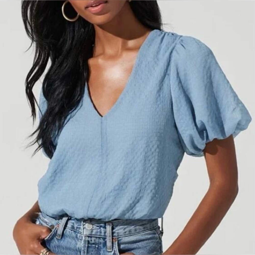 NWT ASTR Women's Slate Blue Textured Blouse, Large